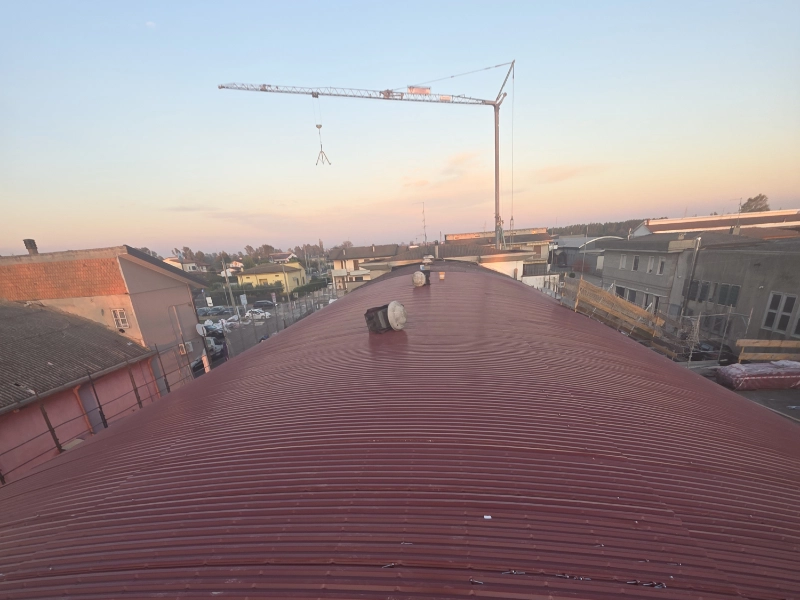 cantiere-lavori-in-corso-al-tramonto